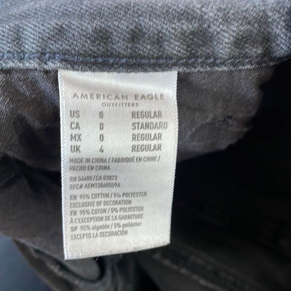 American Eagle washed black mom jean - Picture 3 of 3